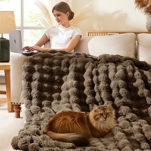 L'AGRATY Faux Rabbit Fur Blanket: 90" x 90" Queen Luxury