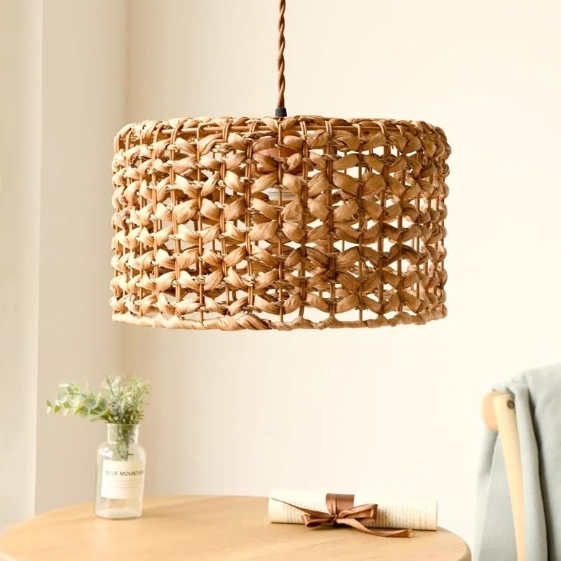 Suspension rotin esprit bohème chic pour éclairer un salon chaleureux ou une chambre cocooning