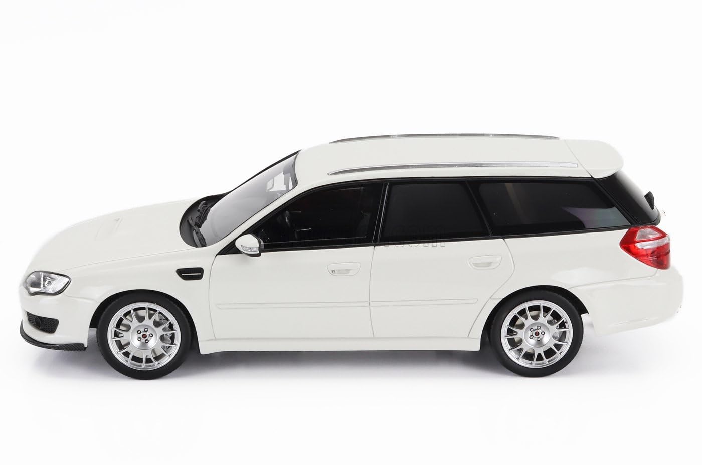 Amazon.co.jp: ミニカー 1/18 スバル レガシー DNA COLLECTIBLES 1/18