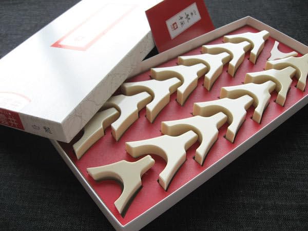 Amazon.co.jp: 13絃 お箏(お琴)用 白象 箏柱(琴柱)セット 白龍 新雲井 