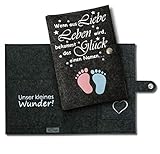 Durch einen praktischen Druckknopf wird die Mutterpasshülle verschlossen und das Herausfallen wichtiger Dokumente verhindert.