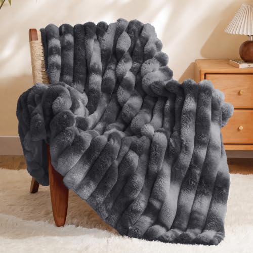 HOMFINE Fluffy Bubble Faux Fur Queen Blanket for Couch, Dark...