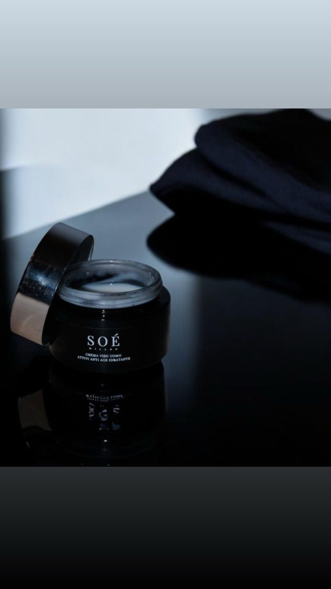 Crema Facial Antiaging Hombre Made in Italy, Ácido Hialurónico, Colágeno, Baba de Caracol reduce los signos del envejecimiento, dejando la piel fresca e hidratada. Sin siliconas, sin parabenos