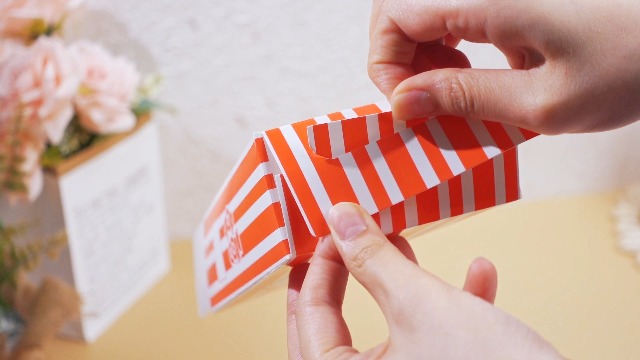 Image of Xinnun 200 Pcs Paper Popcorn Boxes 1oz Oil-Proof Disposable Striped Popcorn Boxes Container Leak Proof Paper Holders for Movie Night, Party, Birthday, Wedding (Red)