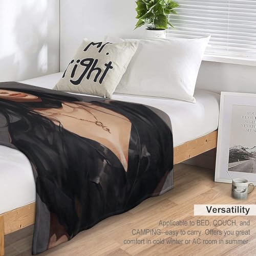Couverture micro polaire douce personnage robe noire lit canape