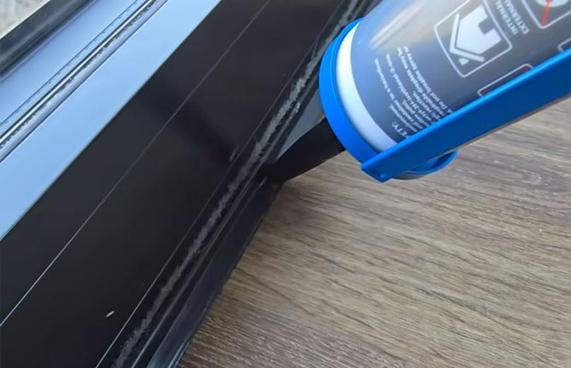 3C Sealants Matt Silicone Premium Matt Finish Sealant 300ml Matt Black - Image 4