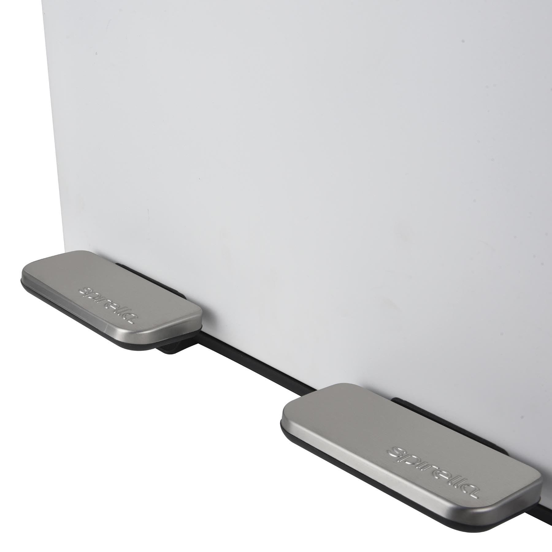 Spirella - Contenedor de reciclaje de cocina con pedal de 60 l (2 x 30 l) - Modelo Aliya - Acero inoxidable cepillado - Tapa de cierre suave - Cubos extraíbles - Asas laterales - Blanco mate
