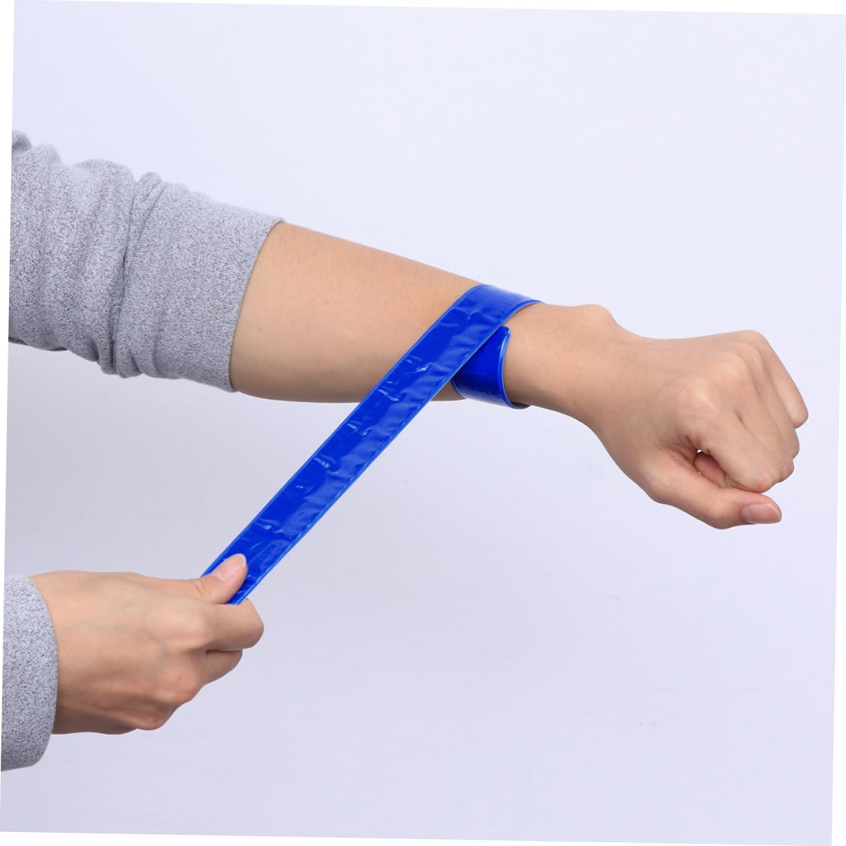 INOOMP 24pezzi Bracciale Riflettente PVC per Sicurezza Notturna Alta visibilità per Corsa Camminata Escursionismo e Jogging Casual Randomizzati