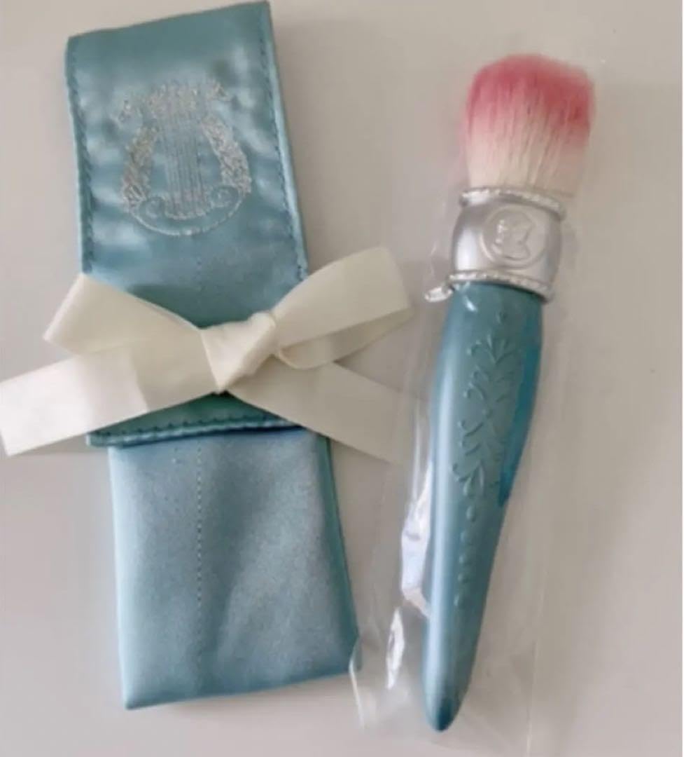 新品 Ladurée リミテッドエディションチーク　ブラシ付き Amazon.co.jp: ラデュレ リミテッド ブルーチークブラシ LADUREE