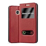 FUNCIÓN: La funda tiene dos ventanas de inspeción y una puerta frontal magnético. Todas las opciones del teléfono se puede utilizar sin inconveniente; las teclas y los botones son de fácil alcance y los conectores quedan libremente accesibles. El teléfono se inserta en la carcasa de silicona pegada a la funda y se puede quitar fácilmente, cuando sea necesario. Gracias a las ventanas se puede acceptar llamadas o echar un vistazo a la pantalla de su teléfono sin tener que abrir la funda libro.