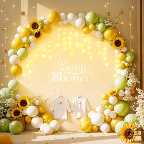 Guirlandes lumineuses sur fond rond ivoire pour une baby shower magique