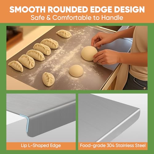 Tabla de Cortar de Acero Inoxidable SakerPlus, Gran Superficie Antideslizante para Cocina, con Patas de Silicona, Aptas para Lavavajillas, Ideal para Carne, Verduras, Pan y Amasar Masa (40 x 30 cm) miniatura 4
