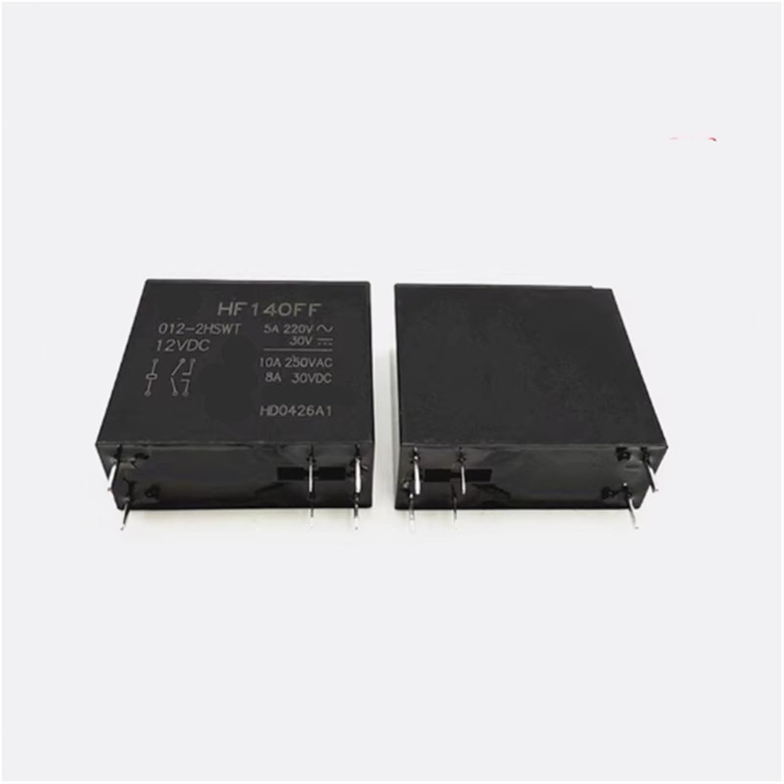 Relais HF140FF 012-2HSWT 12V à isolation renforcée et commutation 10A