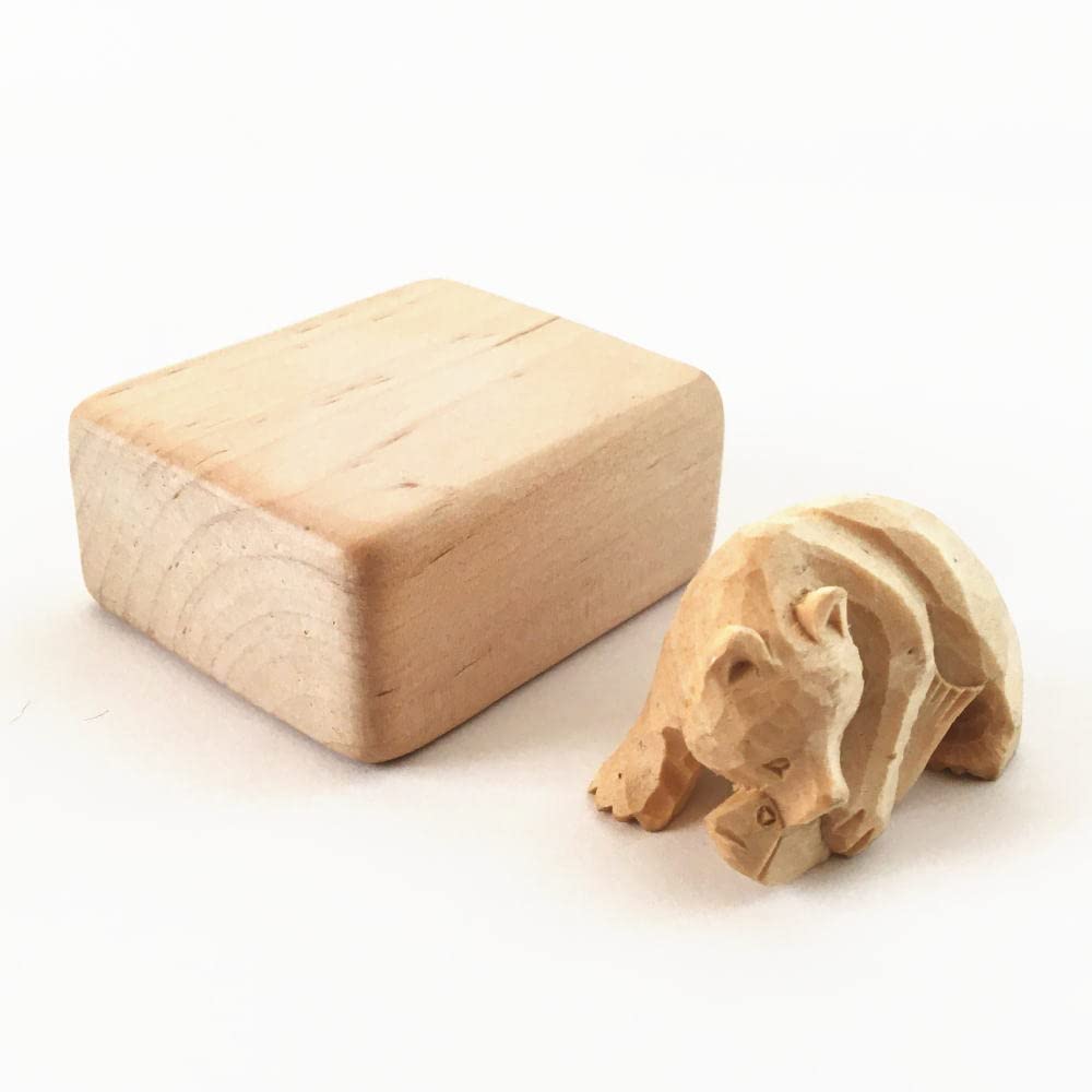 値下げしました　熊   木彫り台付き Amazon.co.jp: 鮭をくわえた 木彫り熊の置物 置台付き 着色なし