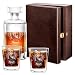 Produktbild Maverton Whiskey Karaffe + 2/4 / 6er Whiskygläser Set mit Gravur - 700ml Whisky Dekanter - Geschenk zum Geburtstag für Männer - Bruder