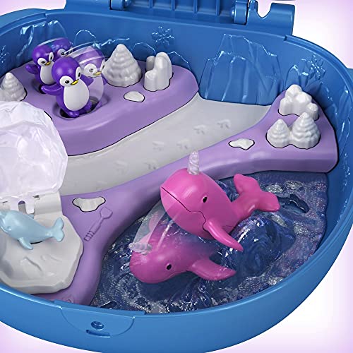 Polly Pocket GKJ52 - Narwal-Eisspaß Schatulle mit lustigen Überraschungen, den kleinen Puppen Polly und Lila, Husky mit Schlitten, Eisbär-Figur und Stickerbogen; Spielzeug für Kinder ab 4 Jahren – Bild 5