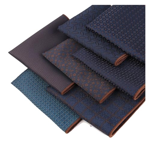 Costume pour homme d'affaires rehaussé par un mouchoir de poche
