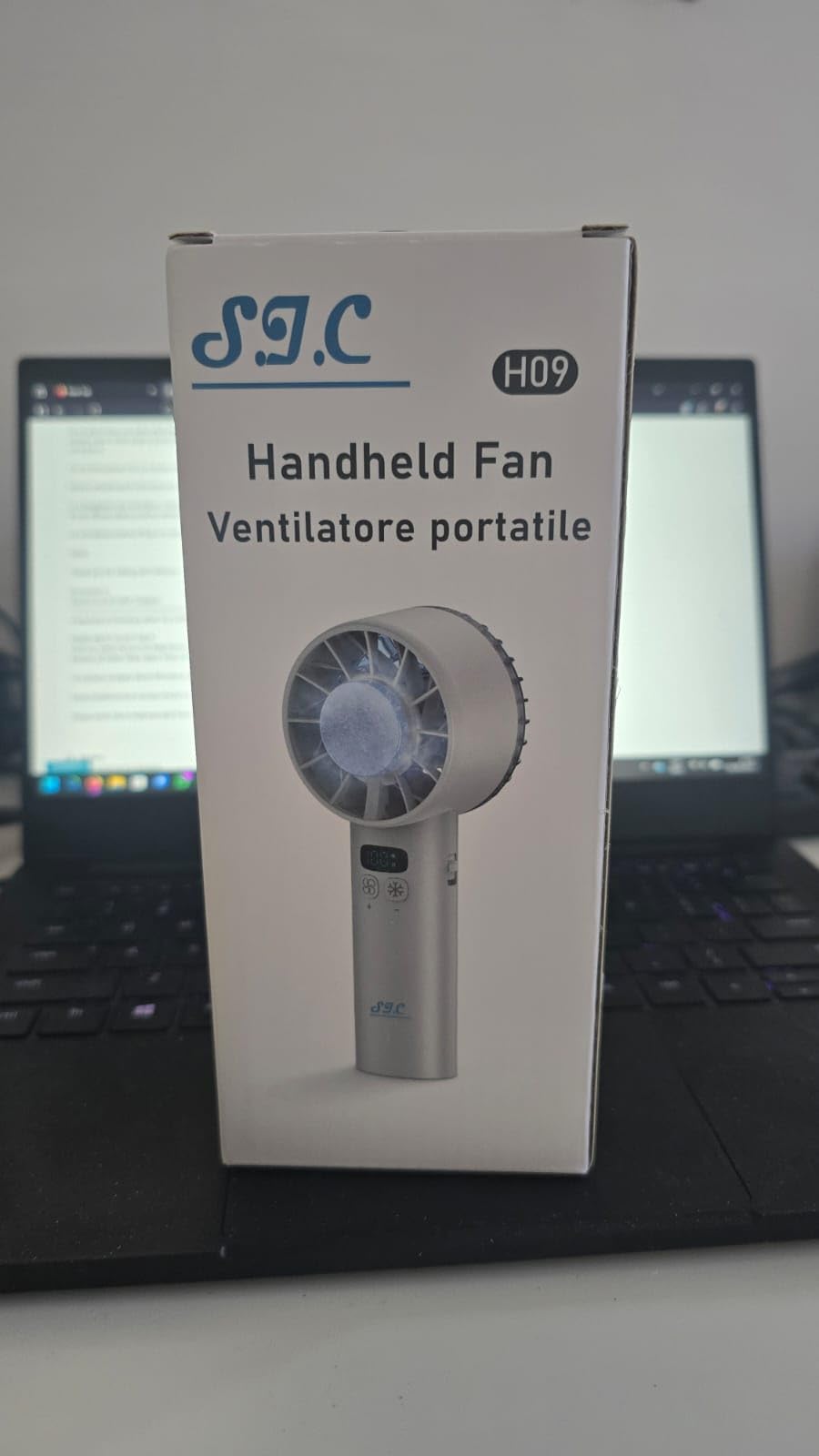S.I.C Ventilatore Portatile a Mano – Mini Ventilatore Silenzioso Ricaricabile con Batteria 5200mAh, 3 Velocità, Raffreddamento Potente per Viaggi, Ufficio, Esterni (Nero)