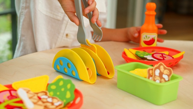 Amazon.co.jp: Fat Brain Toys どこでもメキシカン! ナチョス&タコス