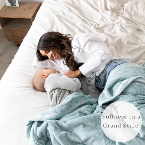 Image of Saranoni Oversized Luxury Blanket | Breathable Super Soft, Lush, Plush Comfy Blankets for Adults | Dew - X-Large 60 inch x 80 inch