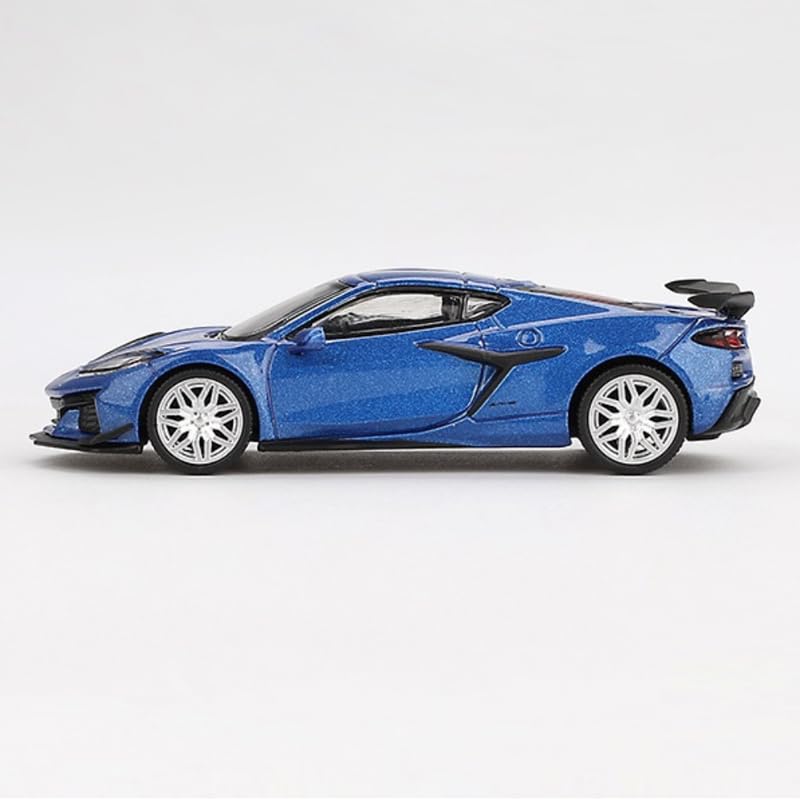 SMALL CLAP MiniGT 1:64 Chevrolet Corvette Z06 2023 Elkhart Lake