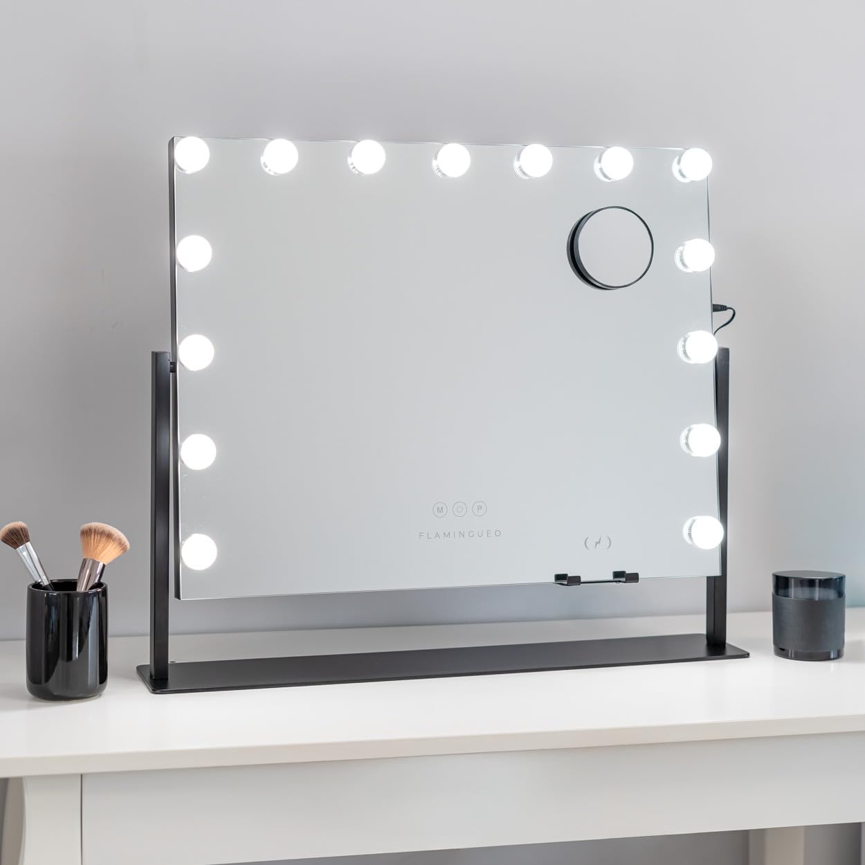 Flamingueo Espejo Maquillaje con Luz - 15 LED - 3 Modos de Luz - Intensidad Ajustable - Control Táctil - Cargador Inalámbrico para Móvil - Espejo Aumento - Posición Regulable - Negro - 64x12x54,5cm