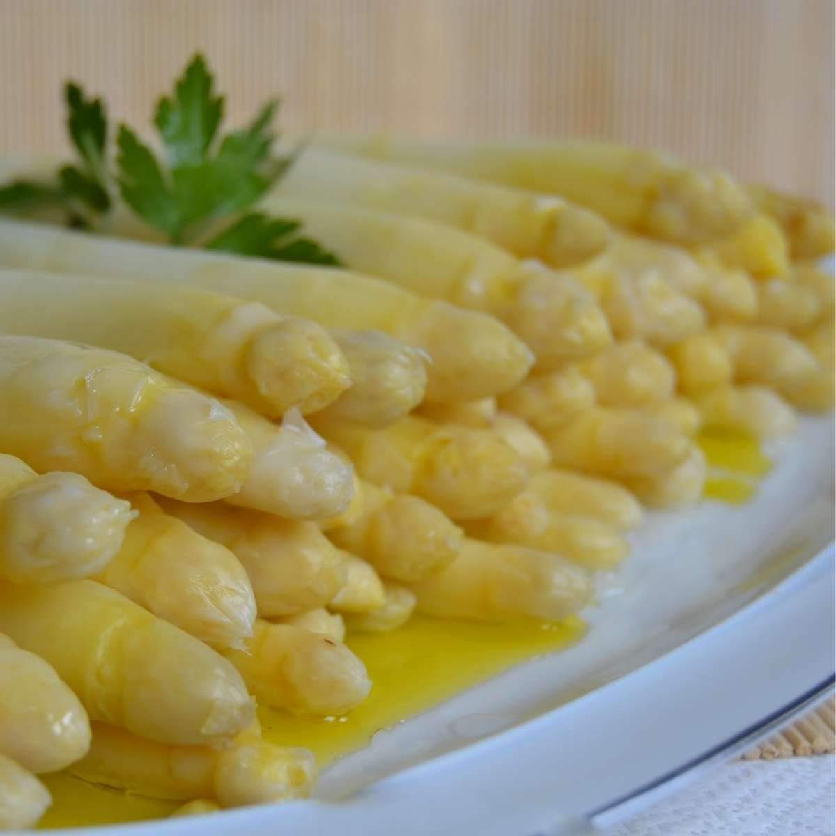 Espárragos de Navarra Extra Blancos Extra Gruesos Pelados - Denominación de Origen Navarra - Especial 6-8 Frutos J. Vela 780G. Producto Recomendado - espárragos de un calibre Extra Grueso
