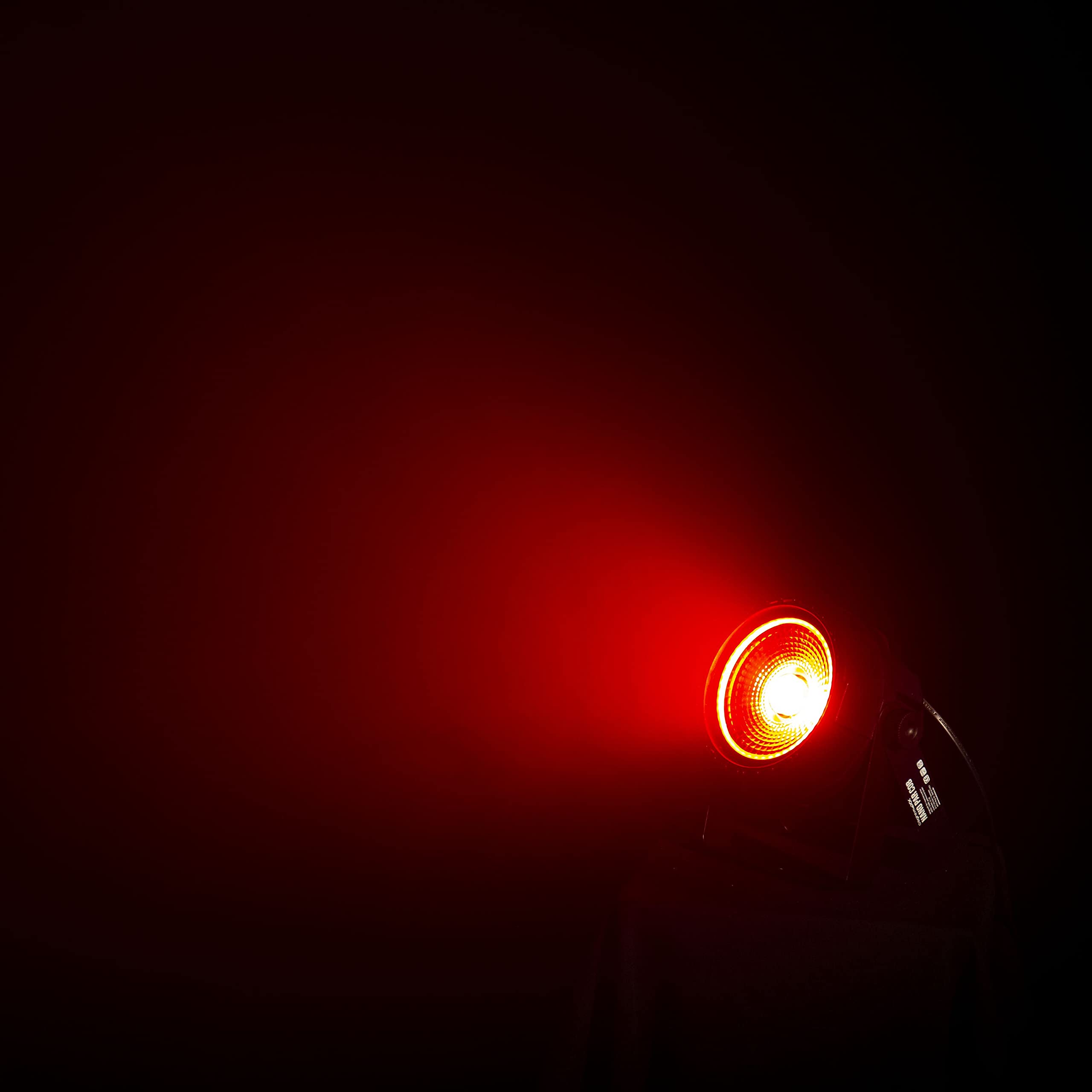 Nano PAR COB, 30 Watt LED-PAR-Scheinwerfer, RGB-Farbmischung, mit Montagebügel - Leistungsstark und Effizient