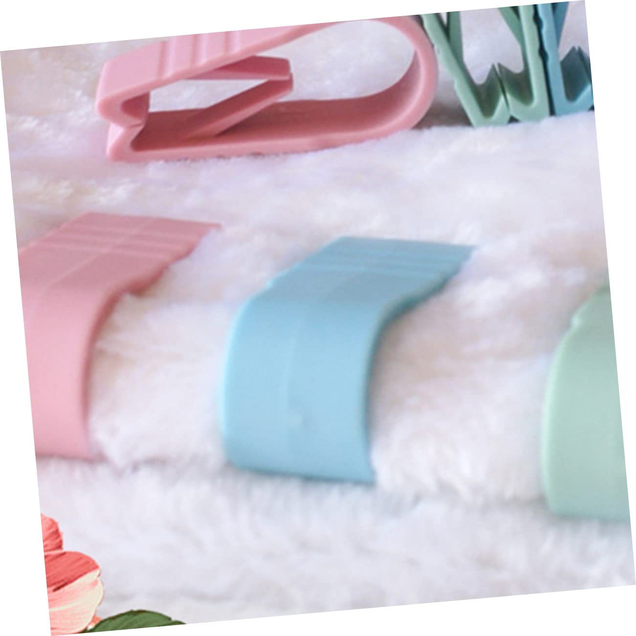 PRETYZOOM 10Pcs Traceless Quilt Cover Fixed Clips Slip Bed Sheet Buckles Non Slip Fasteners for Fitted and Bedding Accessories to Keep Corners Secure