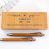  Dos Bolígrafos personalizados junto con caja grabada de madera para testigos de boda o padrinos