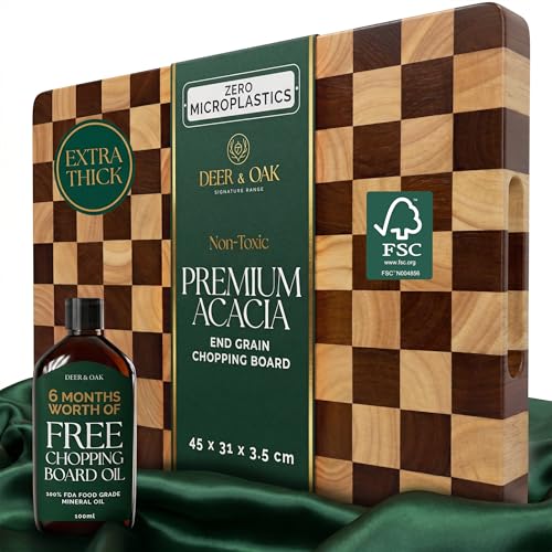 Deer & Oak End Grain Acacia Chopping Board with Checkerboard Pattern - 45 x 31 x 3.5 cm FSC Certified Pre-Oiled Butchers Block with Side Handles Doubles as Charcuterie Serving Board
