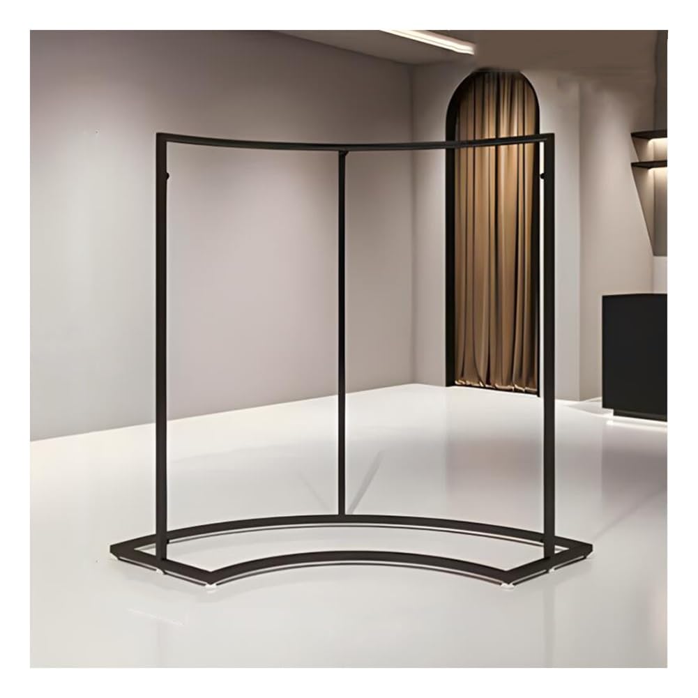 Perchero semicircular negro para evitar ropa arrugada en tiendas