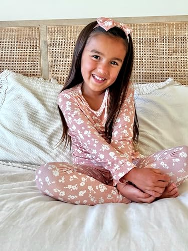 Two-Piece Pajama Sets in Organic Bamboo - Featuring 11 Signature Prints2