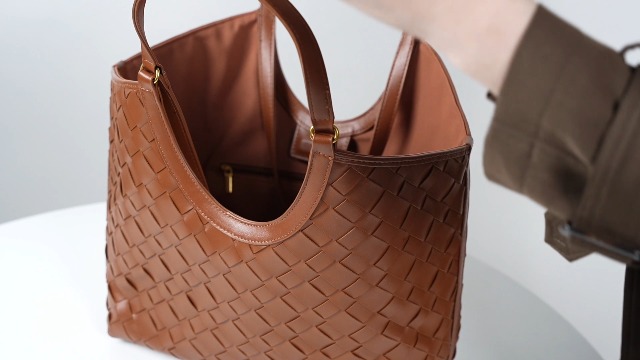 Bolsa Tote Tejida para Mujer en Cuero miniatura 7