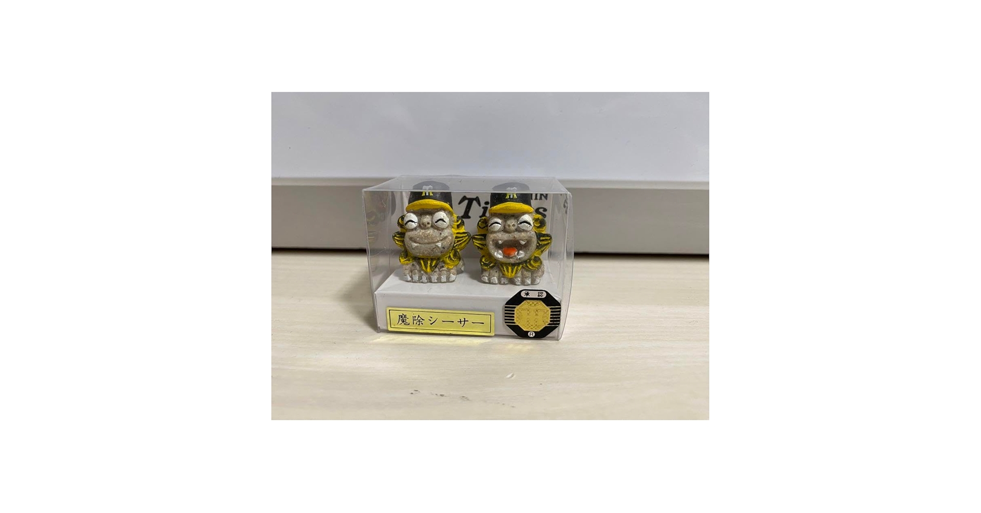 ★デッカイ！シーサー1800mℓ［35年以上］ Amazon.co.jp: 阪神タイガース シーサー 沖縄土産 魔除け 優勝