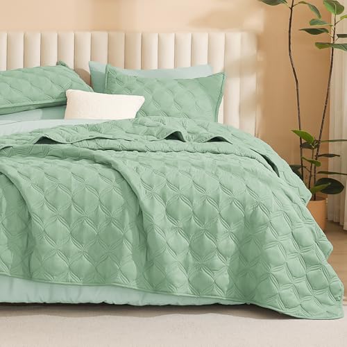Image of Litanika Sage Green Quilts Queen Size Bedding Set - Full Lightweight Summer Comforter Bedspreads & Coverlets - Boho Farmhouse Bedding Cover Bed Decor All Season - 3 Pieces (1 Quilt, 2 Pillowcases)