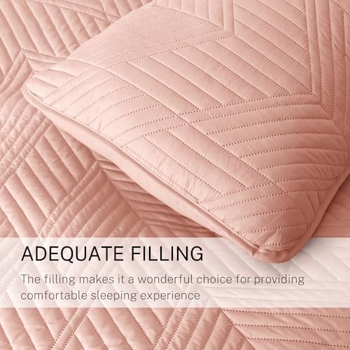 Exclusivo Mezcla California King Quilt Bedding Set, Lightweight Blush Pink Oversized King Bedspreads Soft Modern Geometric Coverlet Set for All Seasons (1 Quilt and 2 Pillow Shams)