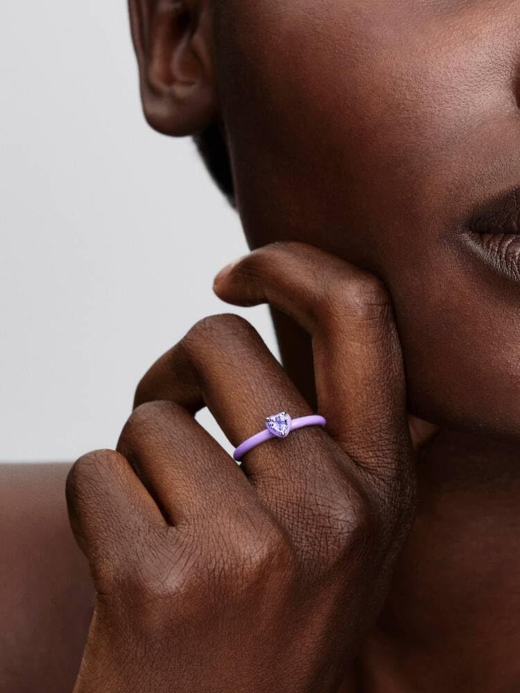 PANDORA Anillo de plata para mujer con forma de corazón chakra morado 193088C04