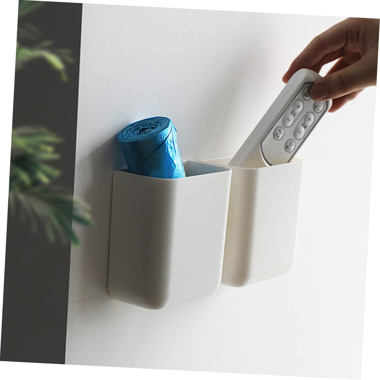 Set di 2 supporti per telecomandi da parete in plastica bianca adesiva per casa e ufficio, multiuso, per telecomandi TV e telefoni