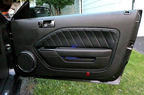 Inserción de paneles de puerta Ford Mustang 2005-2009 con costura plata 5