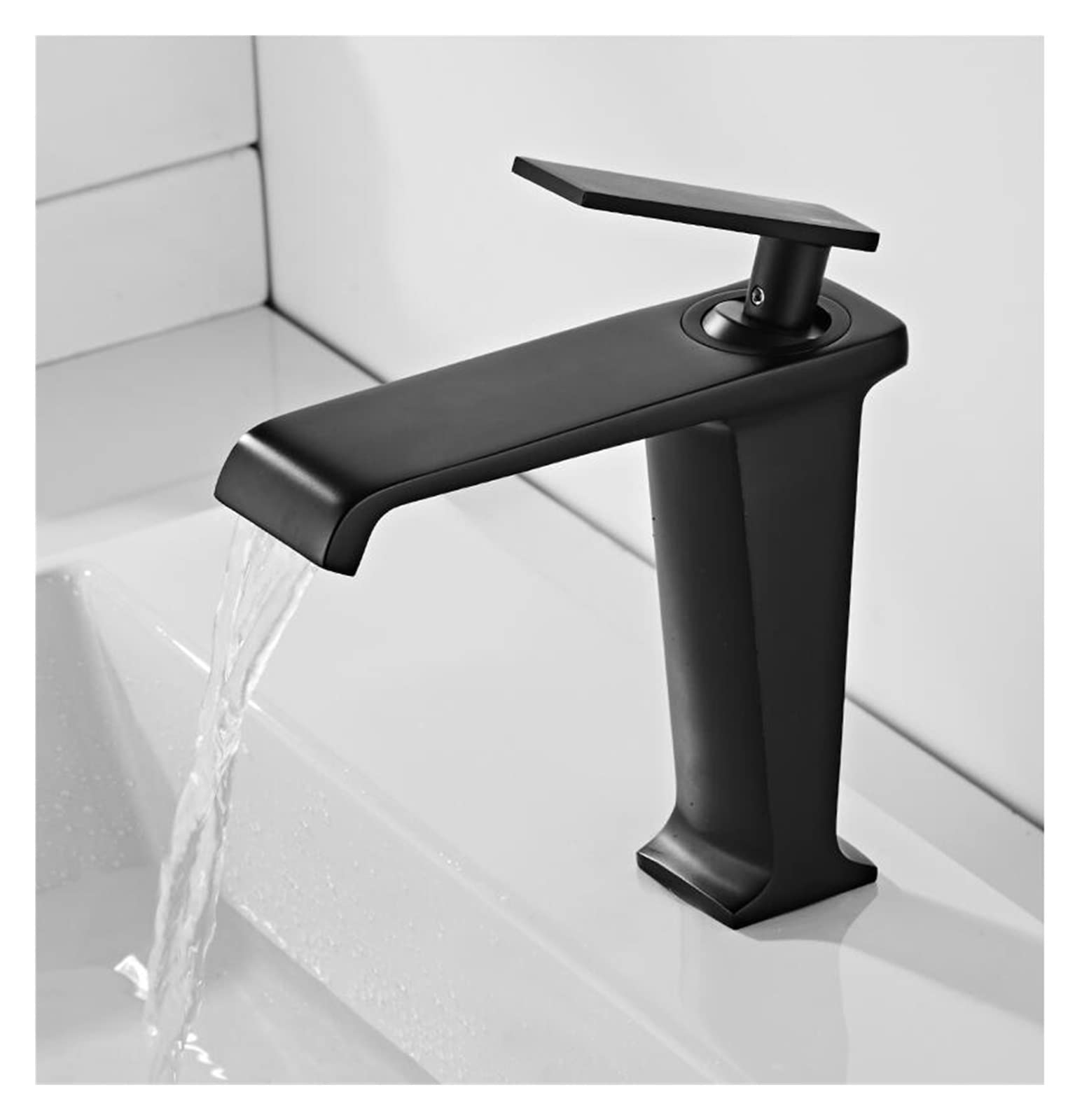 Robinet de bassin vintage noir pour rénovation de salle de bain ambiance rétro et industrielle