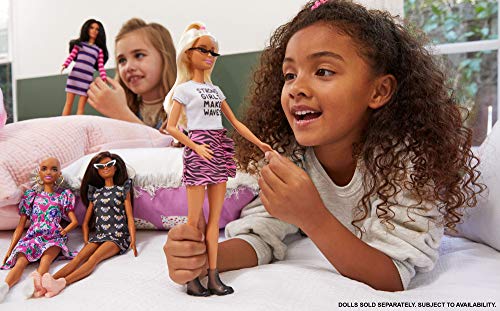 Barbie GYB01 - Fashionistas Puppe (graues Kleid mit Mausaufdruck), Spielzeug für Kinder von 3 bis 8 Jahren – Bild 3