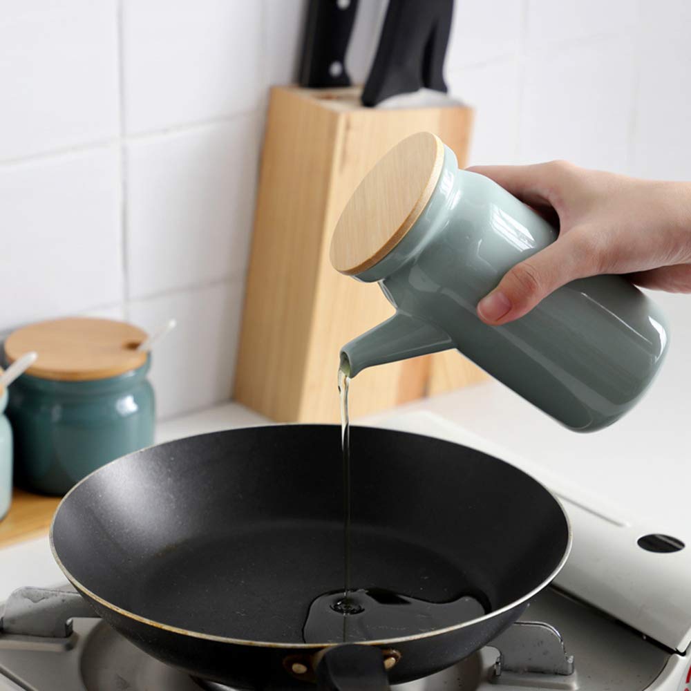 Zestaw puszek na olej, ceramiczna butelka z dozownikiem oleju, butelka 500 ml z dozownikiem sosu sojowego z drewnianą paletą, oliwa z oliwek, sos sojowy, ocet, cruet, płynny dozownik przypraw do