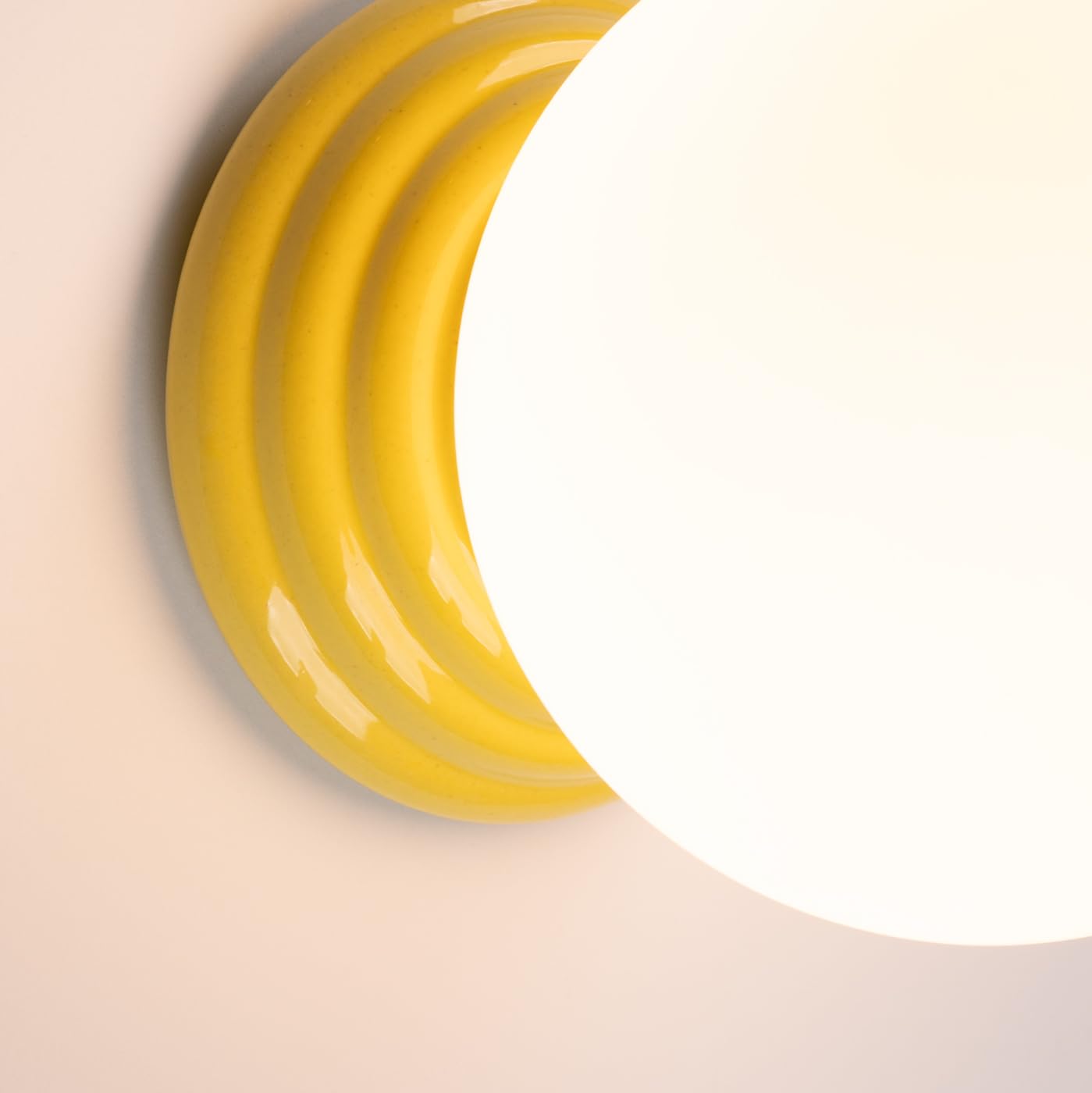 SOLLUX lighting Applique da Interno - Lampada da Parete Ceramica Smaltata Vetro - 1 Paralume - Lampada LED Lampadina - Giallo Zori