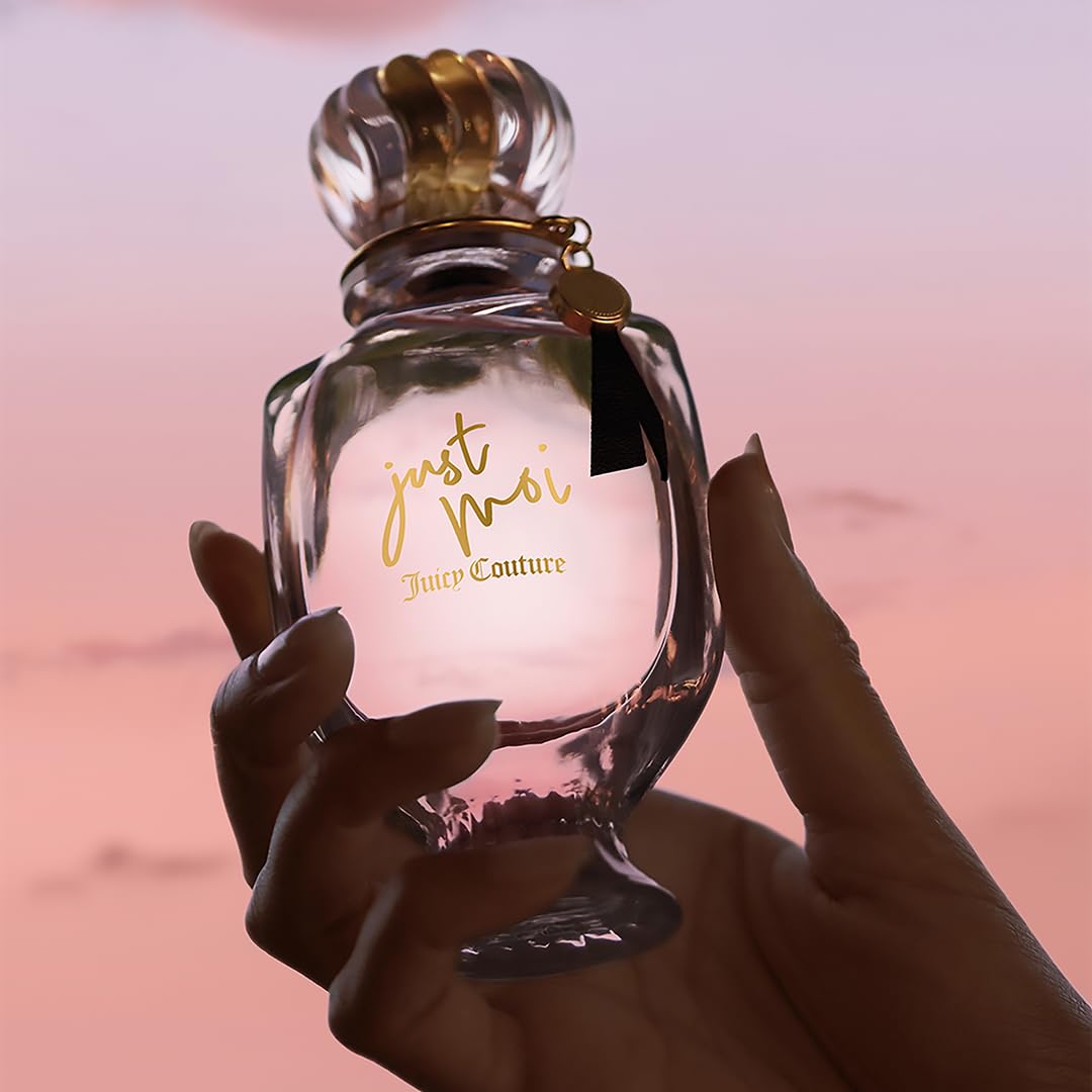 Juicy Couture - Just Moi Eau de Parfum für Damen, delikater fesselnder Duft, Noten von Kakaoblüte, Vanilleorchidee & warmem Moschus, selbstbewusstes, ausdrucksstarkes & authentisches Parfüm, 50ml