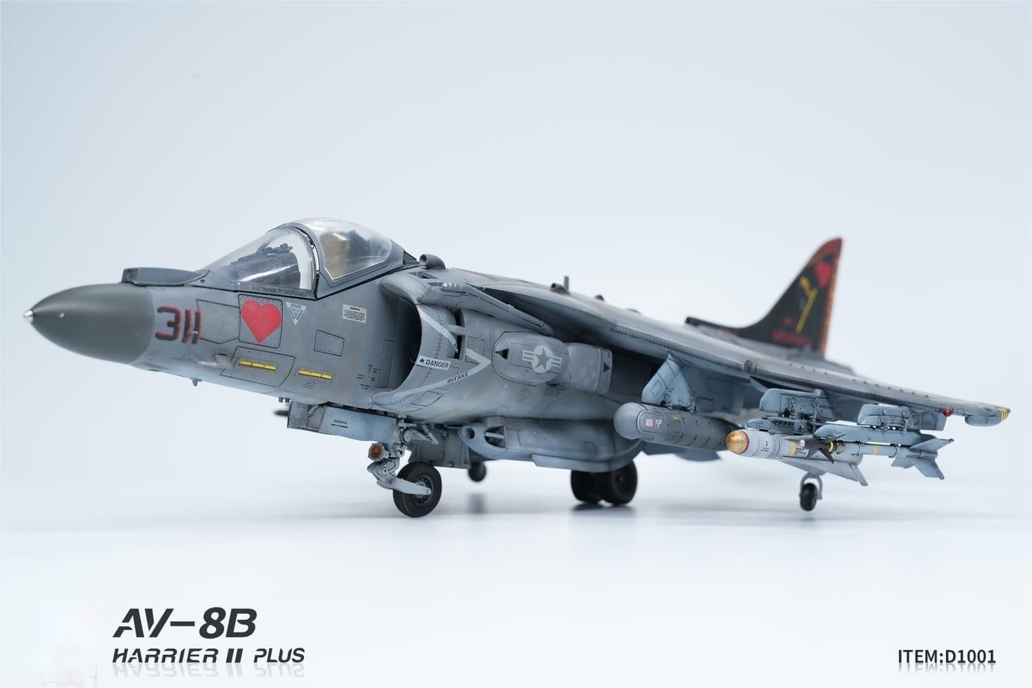 Amazon.co.jp: ユーマモデル 1/48 D1001 AV‑8B ハリアーII プラス 攻撃