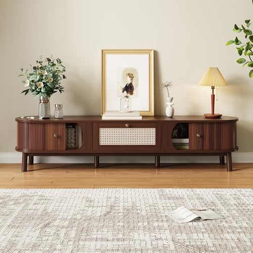 Mueble bajo para TV de 160 cm de nogal con cajones de ratán y puertas laminadas de madera maciza, armario para TV Boho rústico, puertas correderas de bambú, patas de madera estables para salón