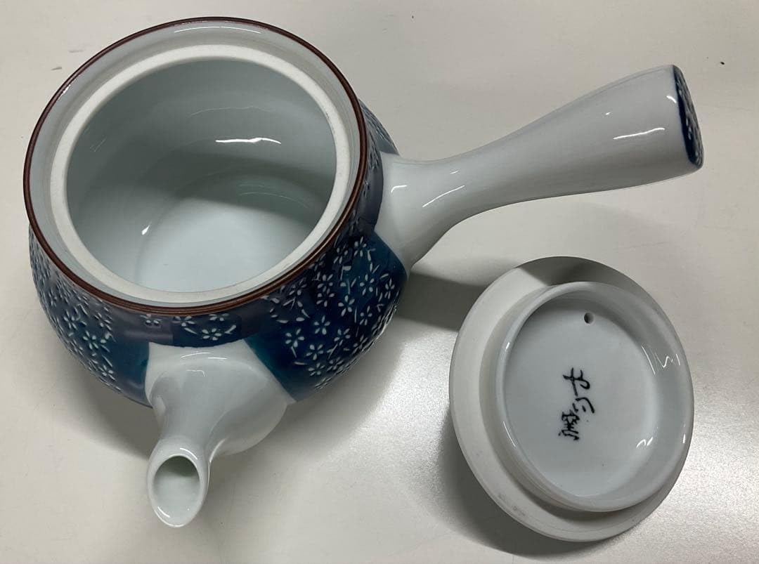Amazon.co.jp: 波佐見焼 うさぎ急須 やへい窯 小花柄 藍色 ぽってり