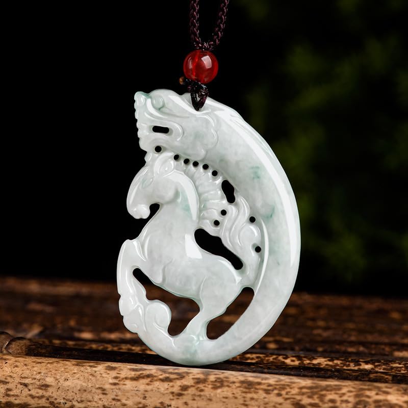 Colgante de jadeíta calado con dragón-caballo y textura judía