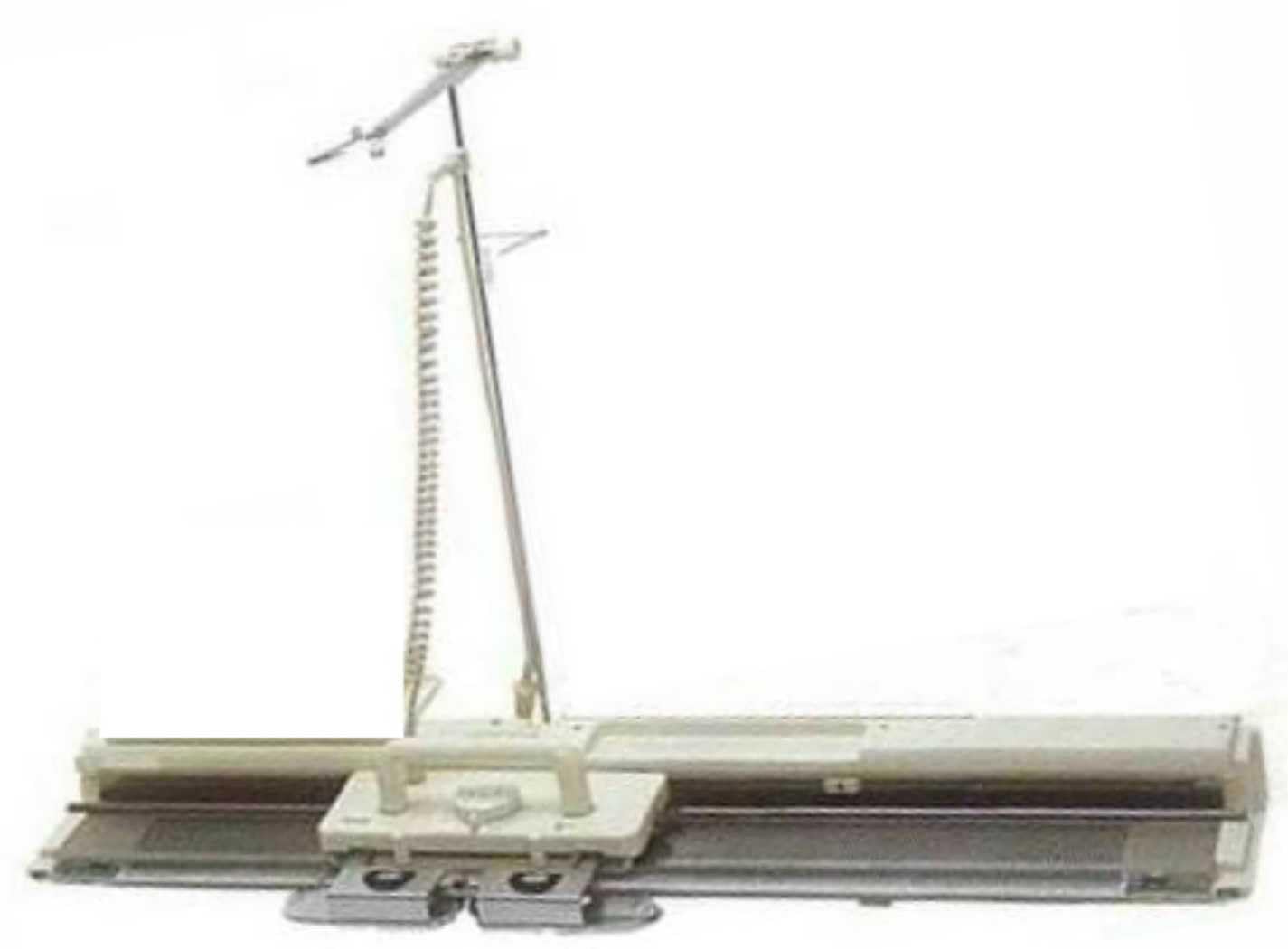 Silver-Reed SK840 Elektronik-Strickmaschine, mit deutscher und englischer Anleitung von deutschem Strickmaschinen-Fachhändler